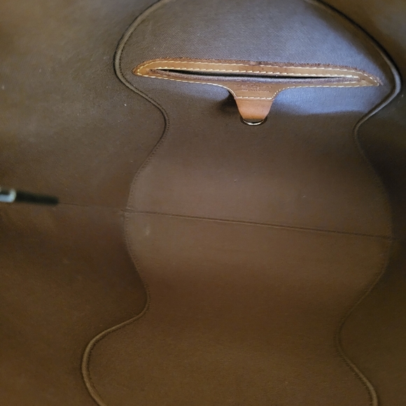 Louis Vuitton Monogram Elipse PM Handbag - Picture 15 of 16